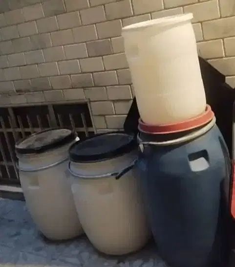 بشکه و دبه تمیز مواد نو به همراه قفل هوا و بست در|ظروف نگهدارنده، پلاستیکی، یک‌بارمصرف|تهران, خواجه نظام الملک|دیوار