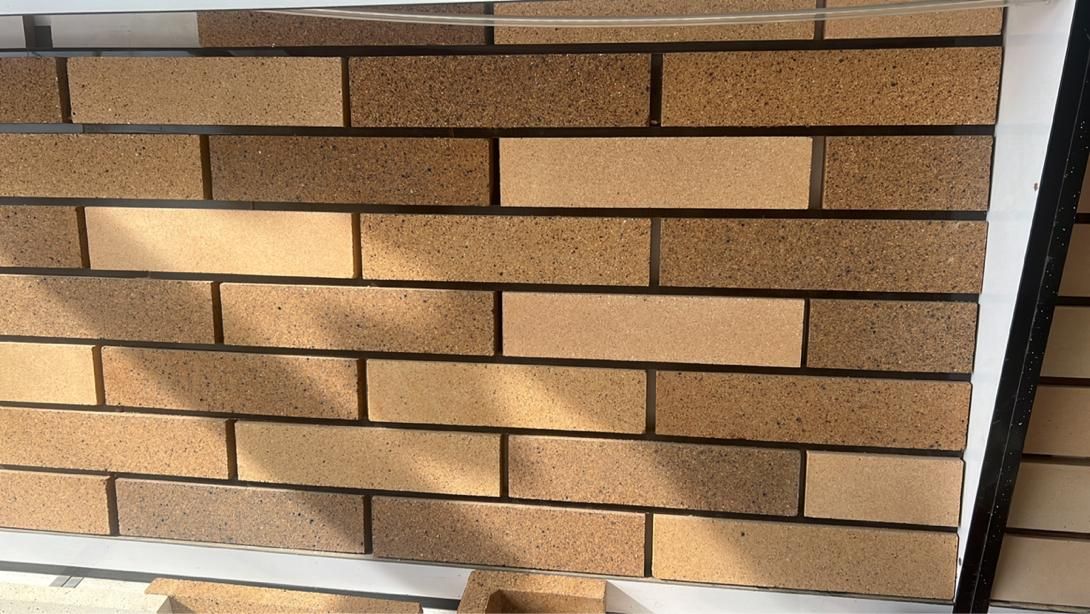 آجر نما سفید شاموتی انگلیسی|مصالح و تجهیزات ساختمان|اصفهان, باغ فدک|دیوار