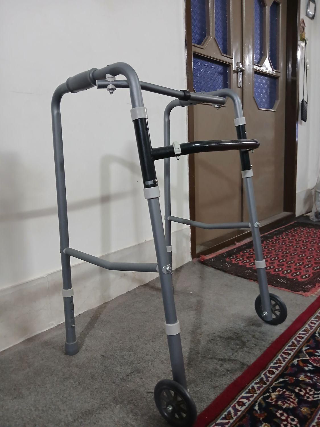 واکر آلومینیومی قابل تنظیم ا رتفاع و چرخدار|اسباب و اثاث بچه|گناباد, |دیوار