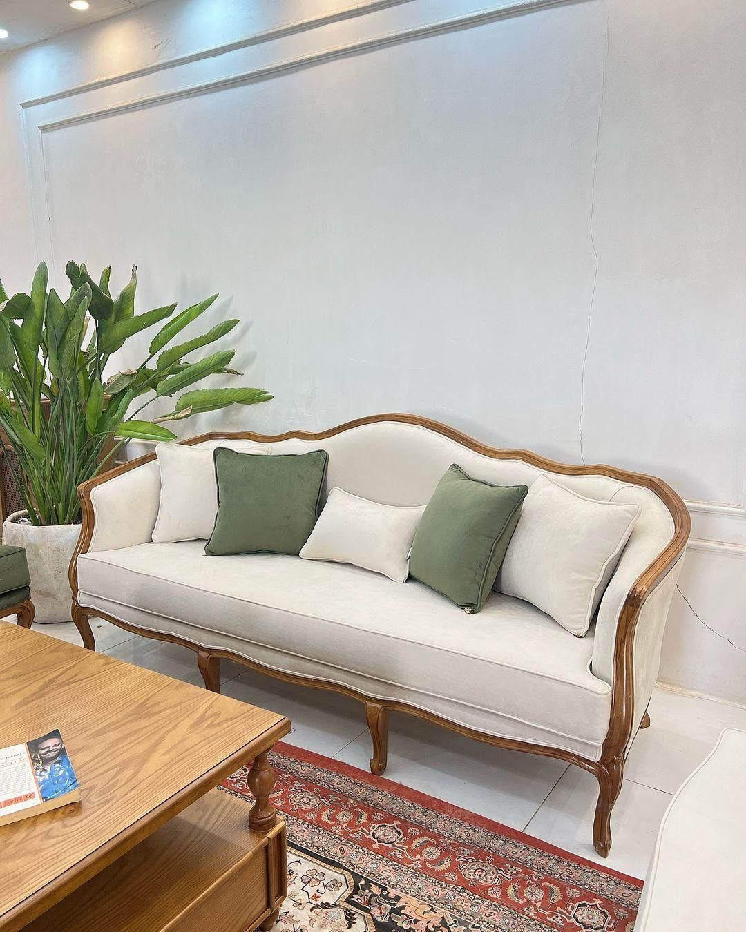 مبل کلاسیک فرانسوی فلور|مبلمان خانگی و میز عسلی|مشکیندشت, |دیوار