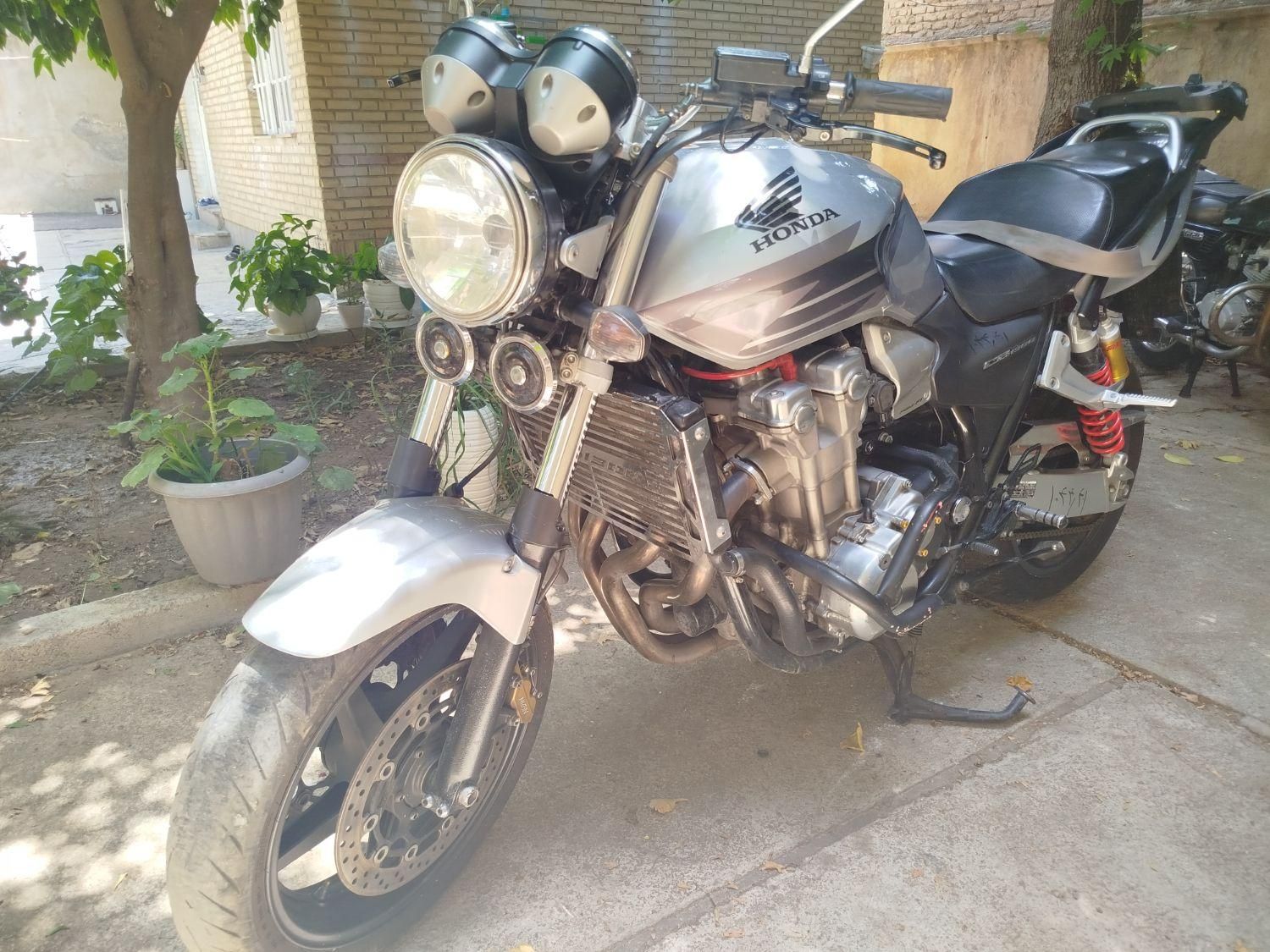 cb1300|موتورسیکلت|شیراز, رکن‌آباد|دیوار