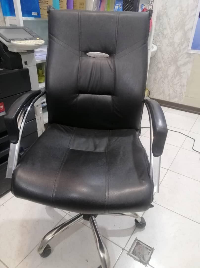 صندلی سالم و تمیز چرخ ها و جک سالم قیمت ۲۷۰۰|مبلمان اداری|فولادشهر, C7|دیوار