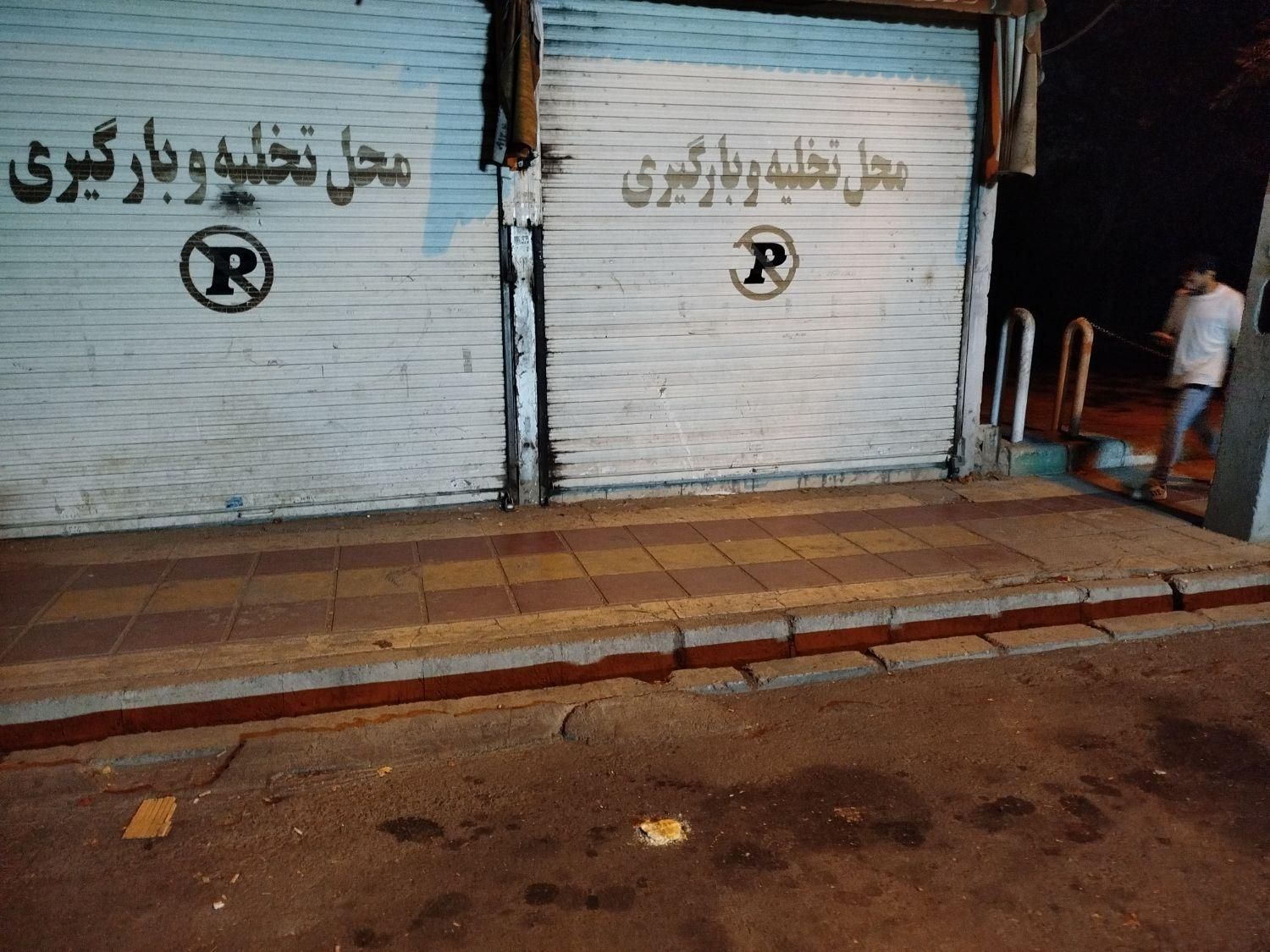 فروش مغازه 100متر کف 20متر بالکن 40متر انباری|فروش مغازه و غرفه|تهران, گمرک|دیوار