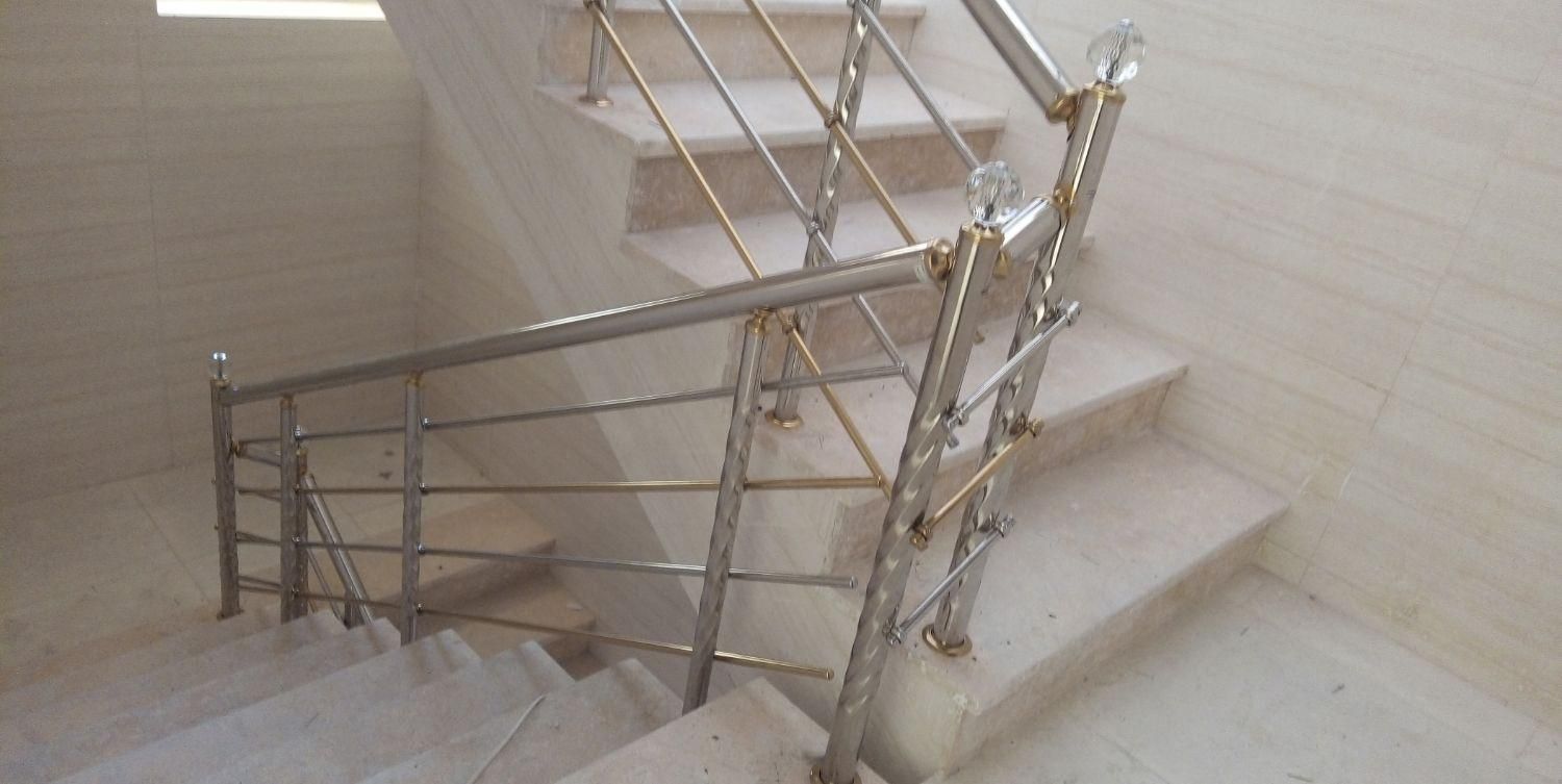 نرده راه پله. استیل.آلومینیوم.چوب|خدمات پیشه و مهارت|شیراز, میانرود|دیوار