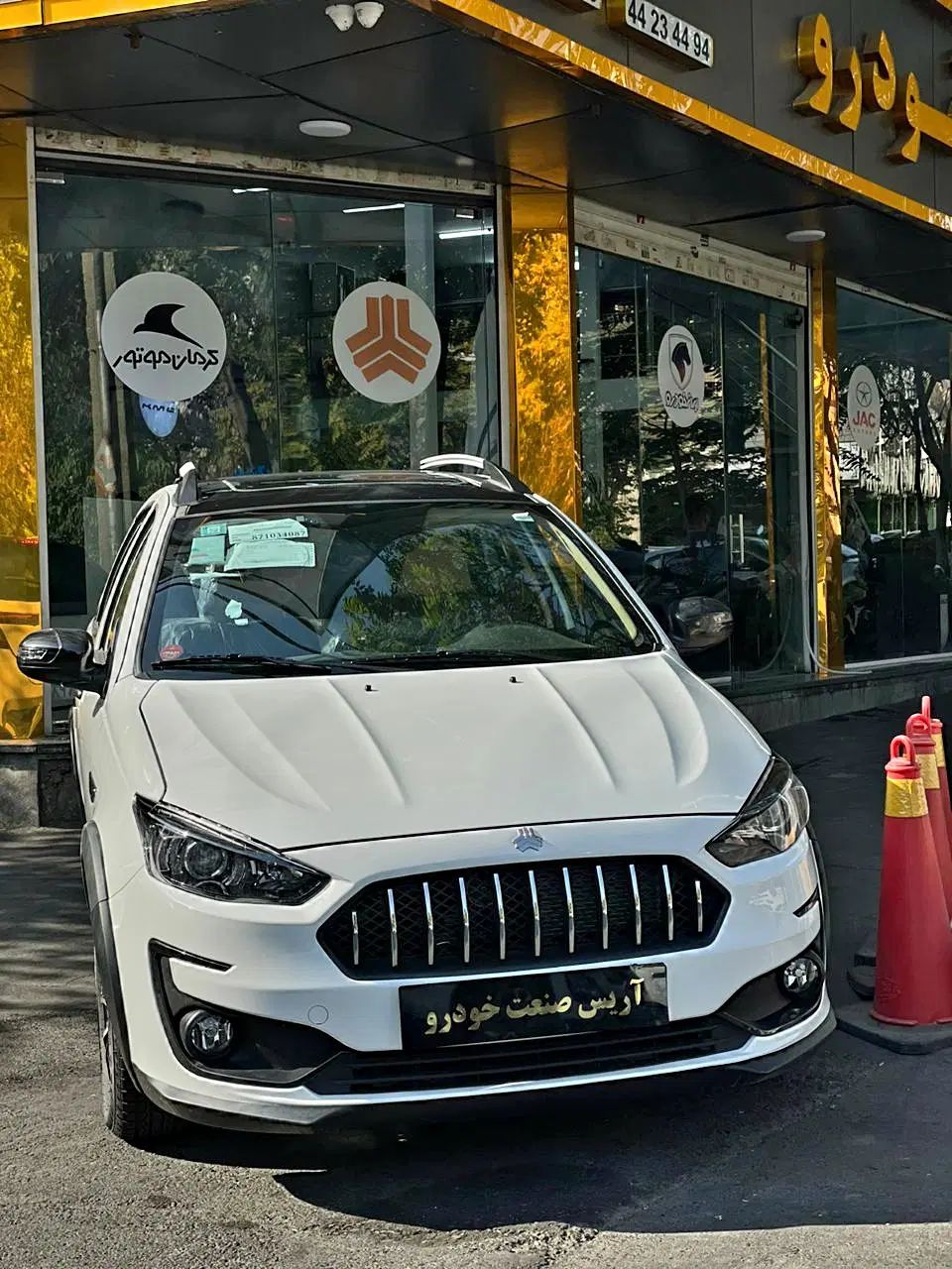 اطلس G خشک سفیدسقف مشکی اطلس سانروف* خاکستری مشکی|خودرو سواری و وانت|تهران, صادقیه|دیوار