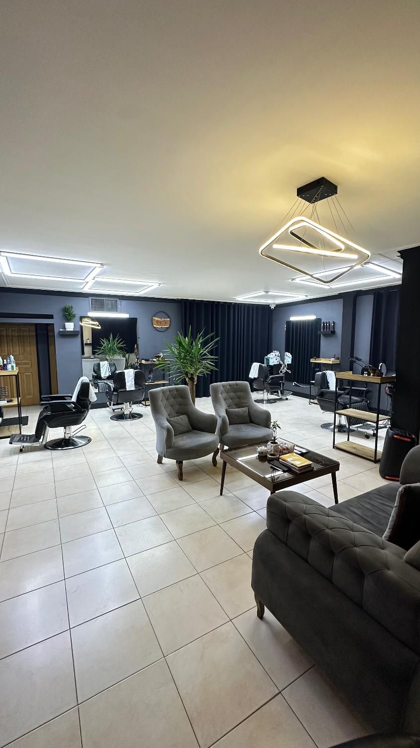 استخدام شاگرد و کاراموز واجاره صندلی درسالن مردانه|استخدام درمانی، زیبایی، بهداشتی|اصفهان, جلفا|دیوار