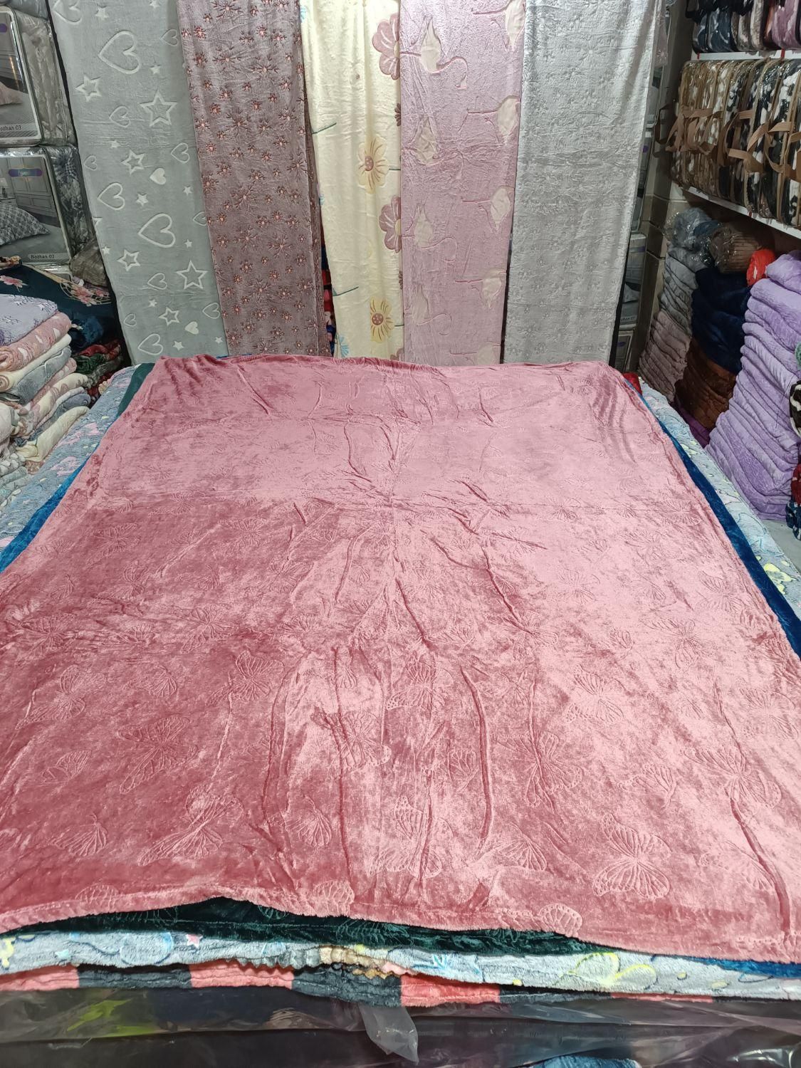 پتو یکنفره برجسته قواره بزرگ|رختخواب، بالش، پتو|مشهد, عیدگاه|دیوار