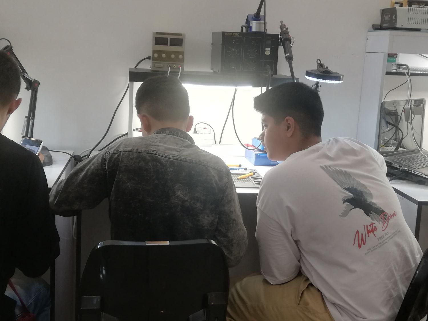 آموزش تعمیرات موبایل توسط نفر اول المپیاد|خدمات آموزشی|مشهد, رضاشهر|دیوار