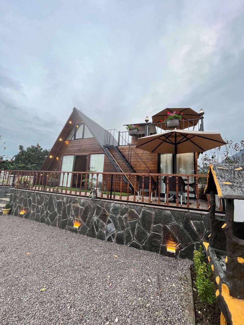 کلبه جنگلی با ویو رویایی|اجارهٔ کوتاه‌مدت ویلا و باغ|رامسر, |دیوار