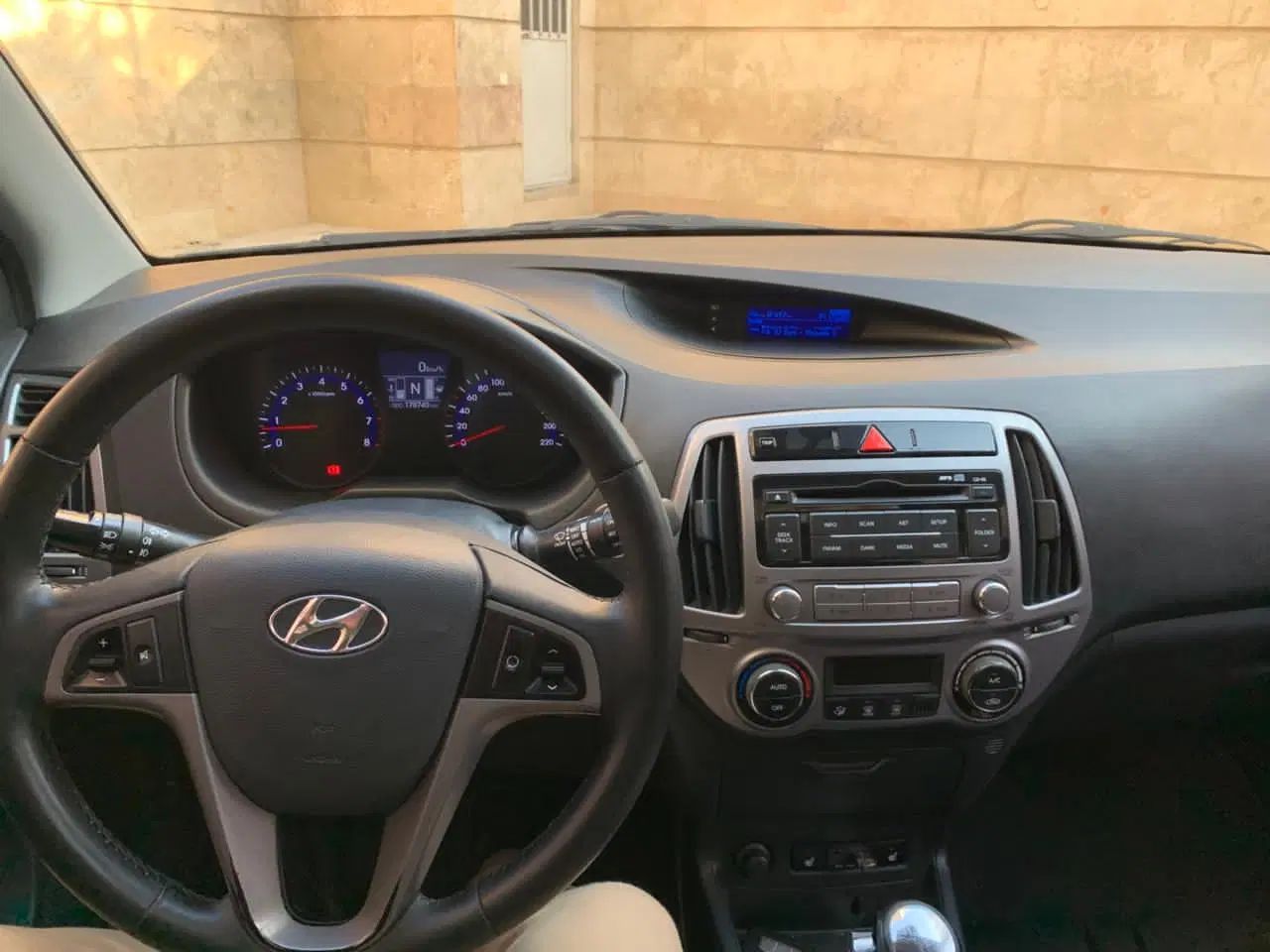 HYUNDAI  i20  2015   Automatic|خودرو سواری و وانت|مشهد, کوه سنگی|دیوار