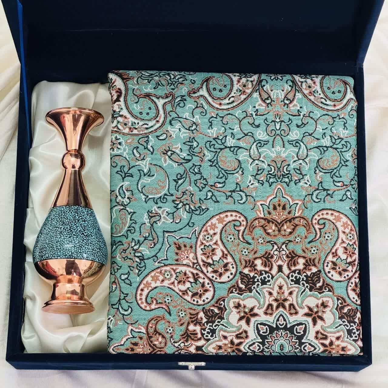 پک هدیه ترمه و گلدان فیروزه کوبی صنایع دستی|صنایع دستی و سایر لوازم تزئینی|اصفهان, شاه پسند|دیوار