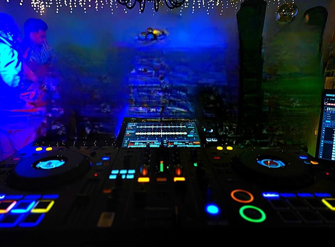 دیجی خانم همراه با سیستم صوت و نورپردازی|خدمات پذیرایی، مراسم|اصفهان, آبشار|دیوار