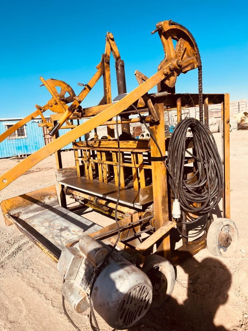 فروش ۲عدد دستگاه بلوک دستی با ویبره برقی|مصالح و تجهیزات ساختمان|سیرجان, |دیوار