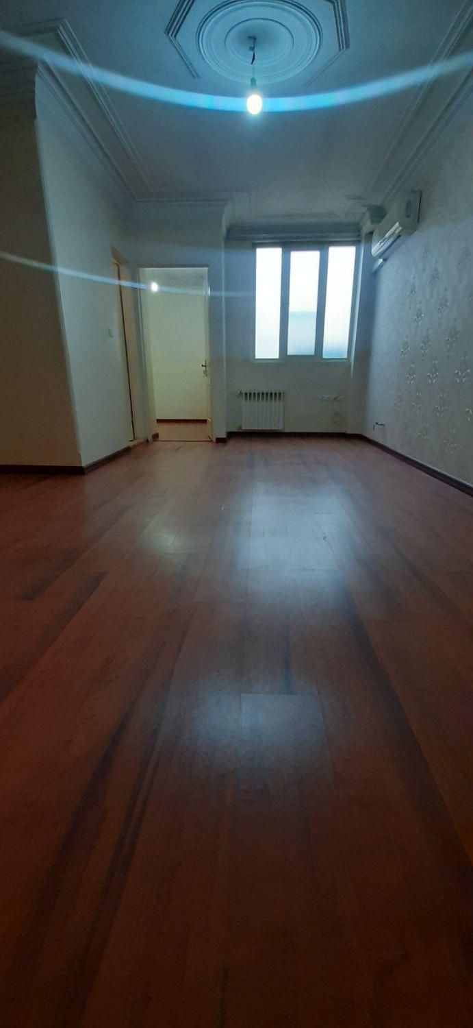 ۵۲ متر/میدان ۷۳/تک واحدی/بالای همکف