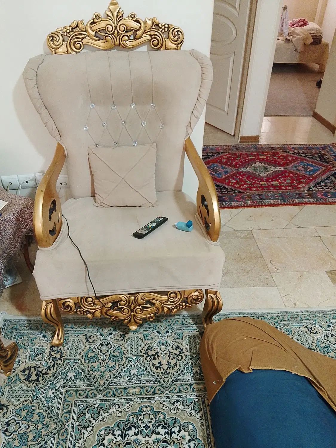 مبل پنج نفره سالم و محکم و میز ناهار خوری چهار نفر|میز و صندلی غذاخوری|تهران, مدائن|دیوار