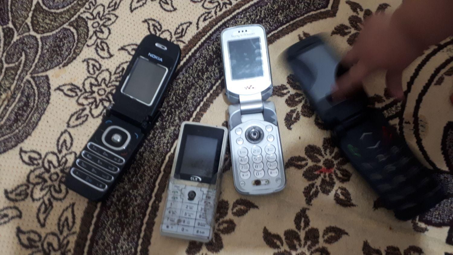 ۴تاگوشی ساده کلکسیونی|موبایل|کرج, جهان‌شهر|دیوار