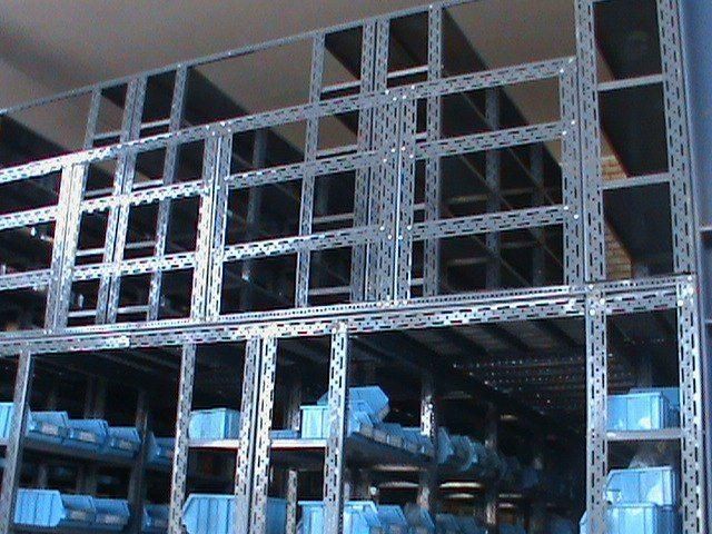 قفسه فلزی ابی و بالکن سنگین دست دوم|عمده‌فروشی|گلپایگان, |دیوار