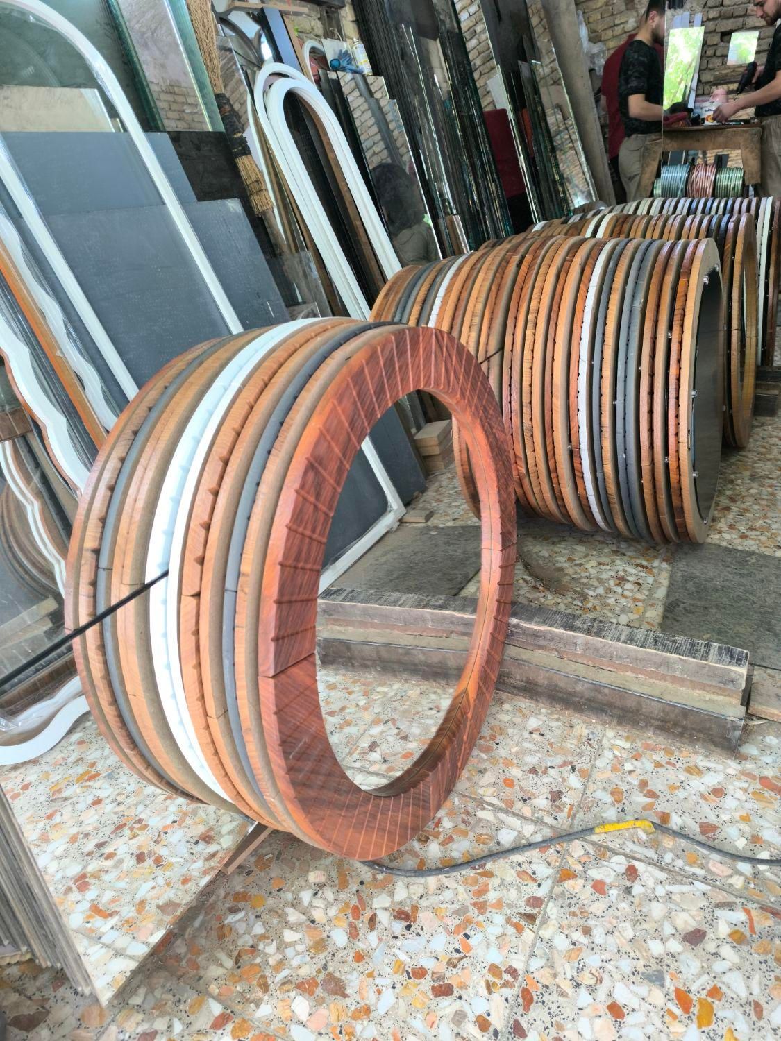 آینه رنگی آلیور|آینه|اصفهان, سپاهان‌شهر|دیوار