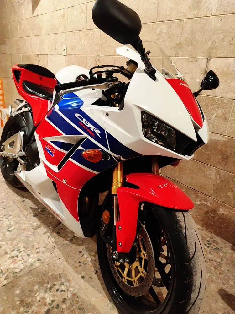 موتور cbr 600 اصل ژاپن کم کار سالم سند کویر|موتورسیکلت|اصفهان, شهرک کاوه|دیوار