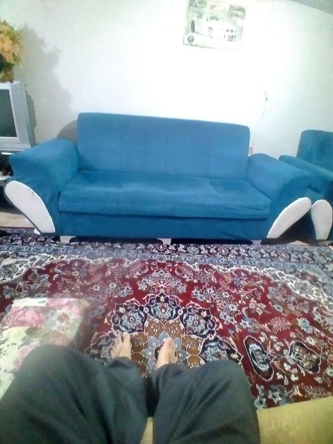 مبل ۸نفر راحتی همراه یک جلوی بزرگ و دو جلوی کوچک|مبلمان خانگی و میز عسلی|سلماس, |دیوار