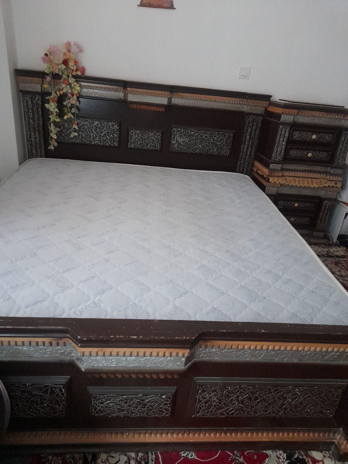 تخت دو نفره  چوب با کف چوب سالم.خوشخواب تمیز|تخت و سرویس خواب|شیروان (خراسان), |دیوار