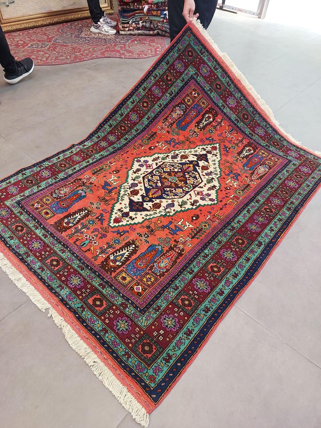 فرش دستباف ۳متری قیمت بسیار پایینه رنگ امیزی متنوع|فرش|مشکیندشت, |دیوار