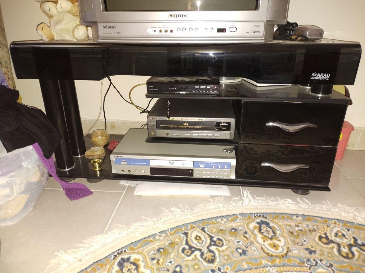 ۲عددمیزتلوزیون چوبی وشیشه|میز تلویزیون|پاکدشت, پاکدشت (مامازند)|دیوار