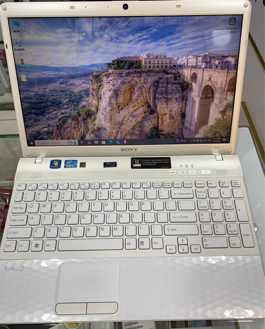 لپ تاپ سونی core i3 vaio هارد SSD رم 8GB|رایانه همراه|تهران, میدان انقلاب|دیوار