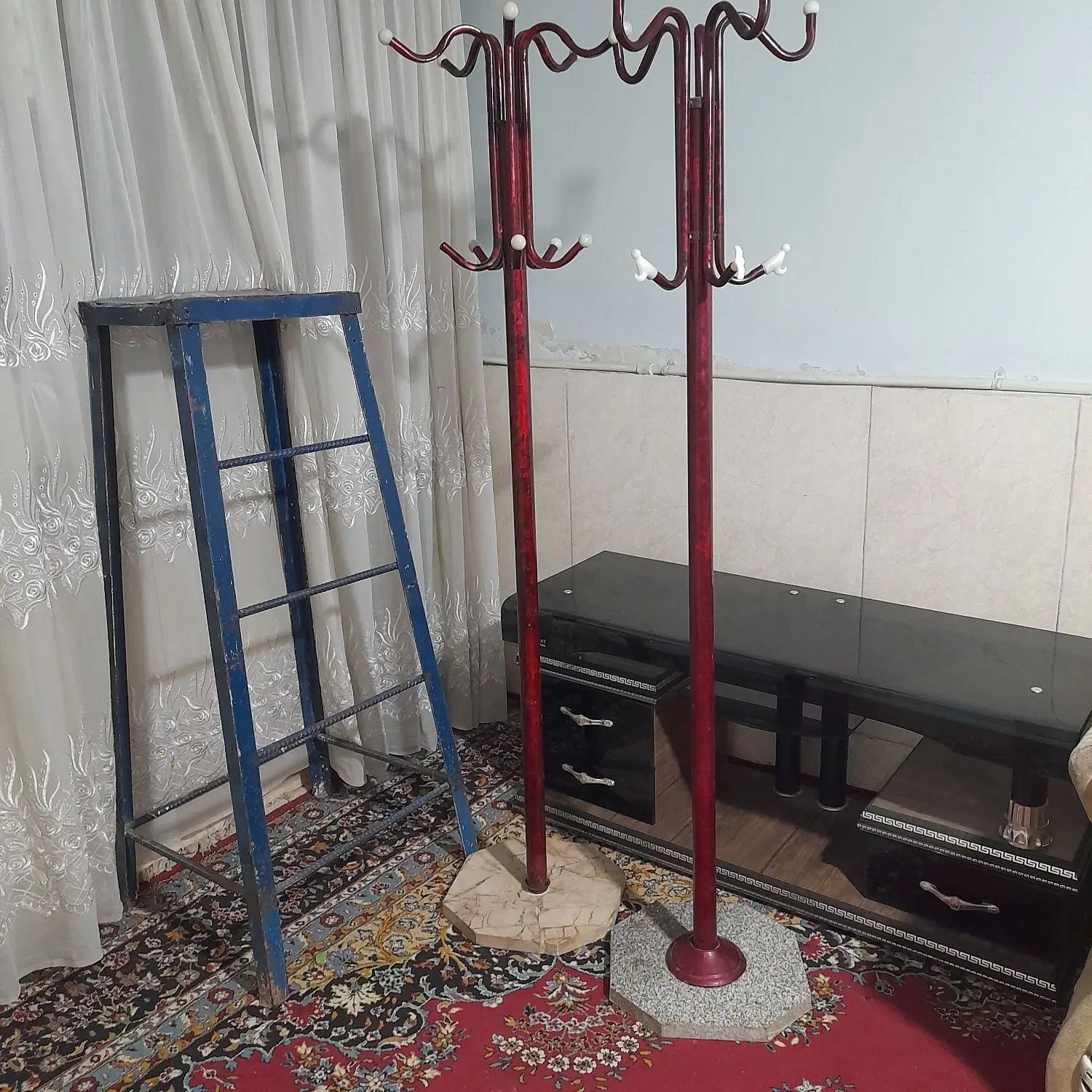 جالباسی سالم|بندرخت و رخت‌آویز|مشهد, رسالت|دیوار
