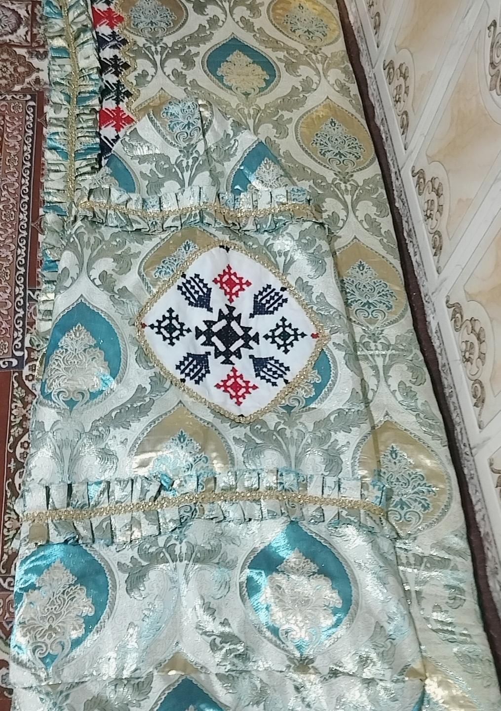 پوش بالشت|رختخواب، بالش، پتو|خاش, |دیوار