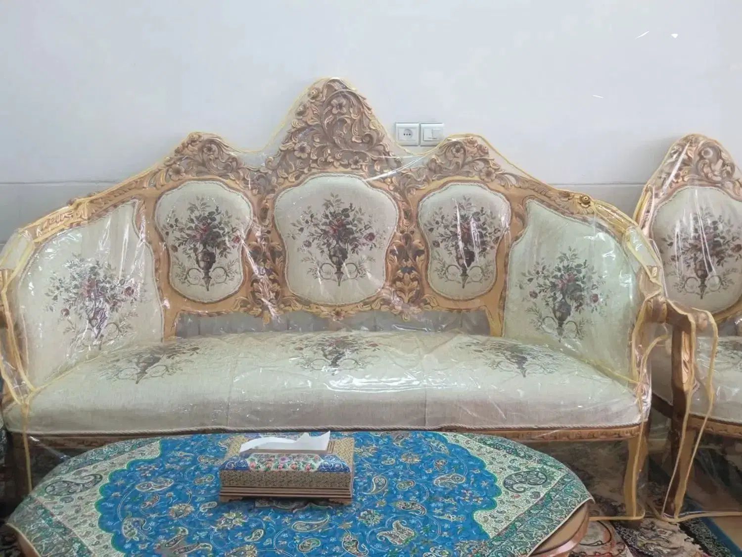 مبل ۹نفره سلطنتی|مبلمان خانگی و میز عسلی|اصفهان, دارک|دیوار