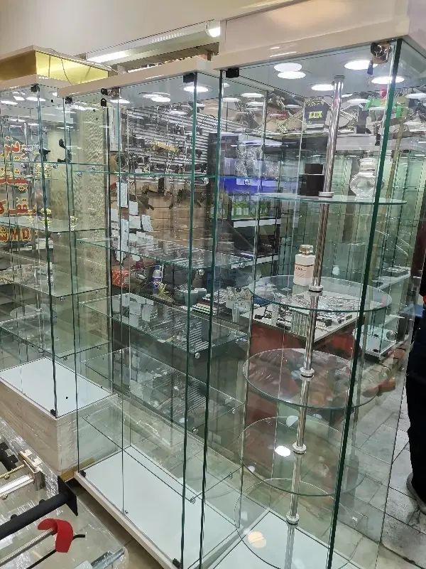 ویترین تمام شیشه ای دیواری ثابت و گردان پانچ|فروشگاه و مغازه|تهران, حسن‌آباد|دیوار
