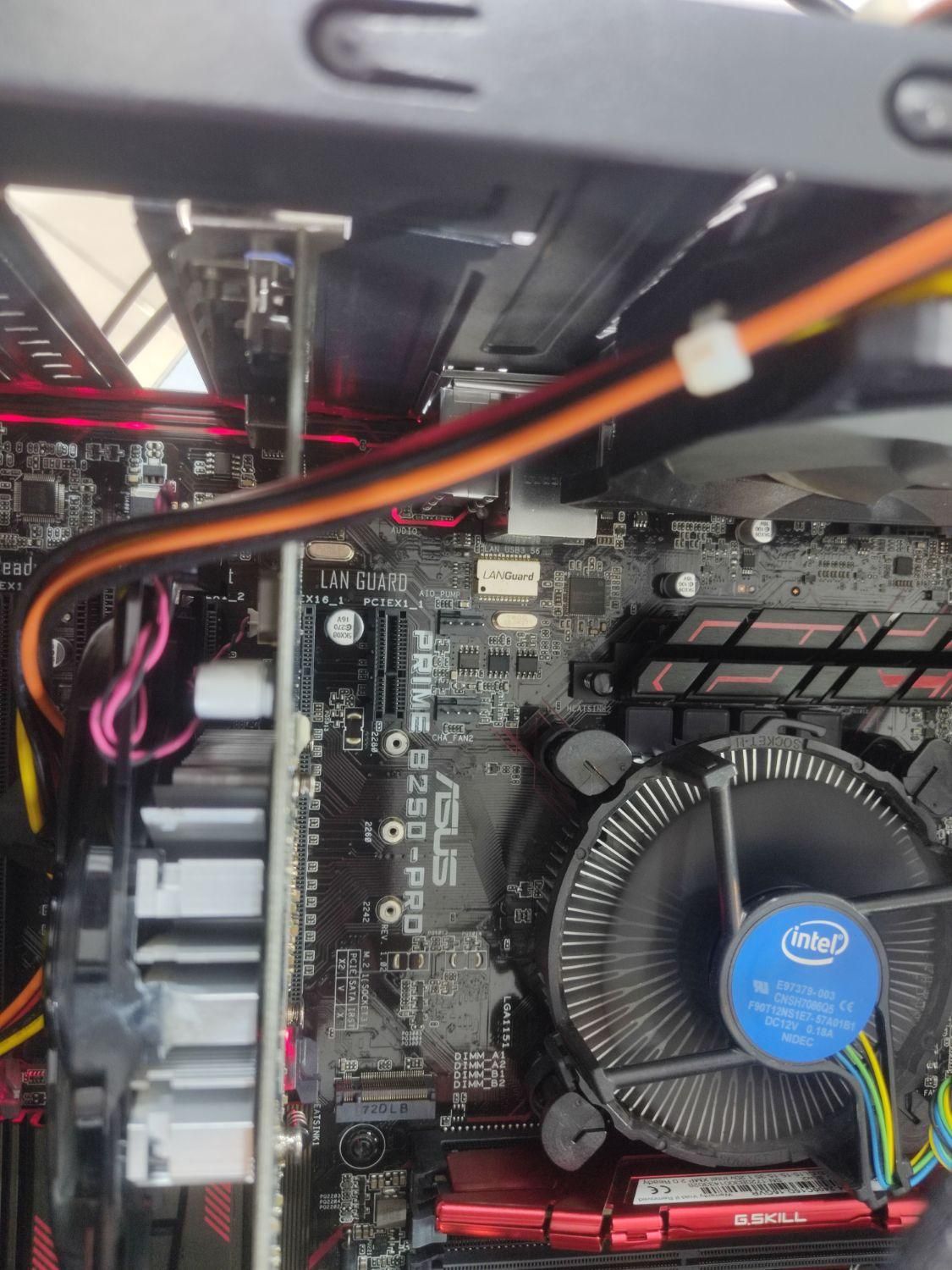 فروشگاه و تعمیرگاه کامپیوتر و لب تاب ولف سیستم|خدمات رایانهای و موبایل|پرند, فاز ۲|دیوار