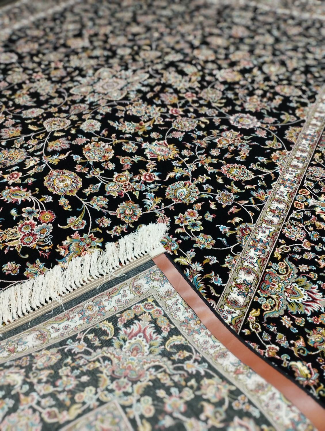 فرش شاه عباسی حاشیه مشکی ۷۰۰شانه ۱۲و۹و۶ متری|فرش|قم, باجک دو|دیوار