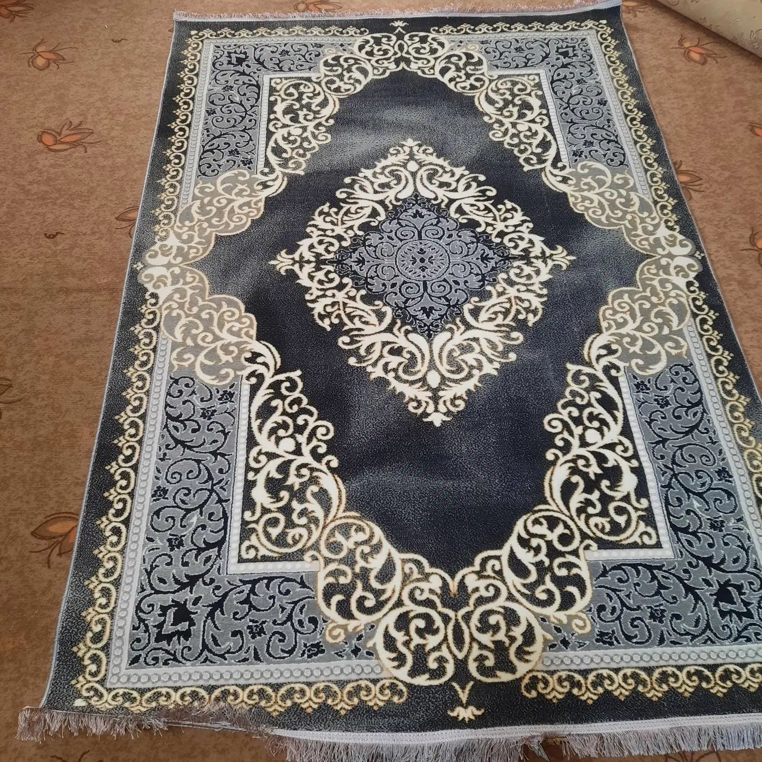 دوتا قالیچه نونو بدون استفاده ۲ و نیم در ۱و نیم|فرش|دزفول, |دیوار