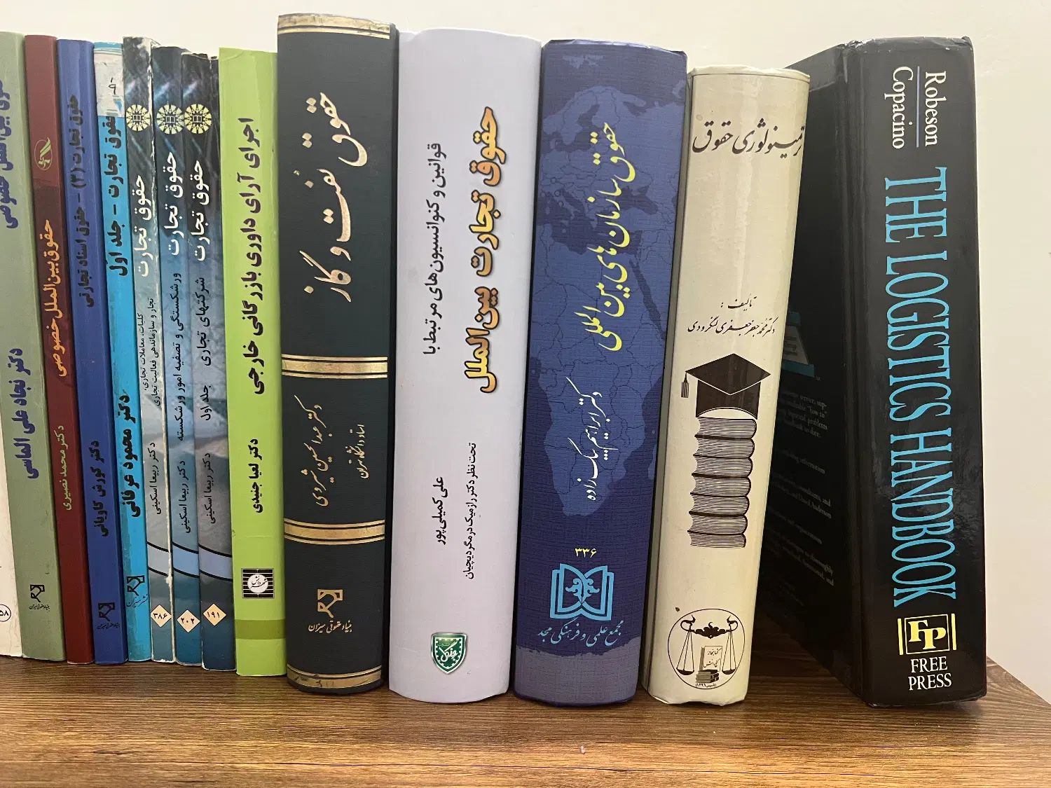 بیش از ۳۰ جلد کتاب حقوقی|کتاب و مجله آموزشی|تهران, تهران‌ویلا|دیوار