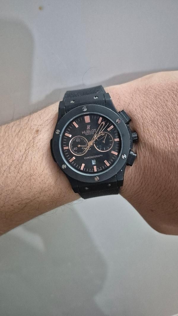 ساعت هابلوت مشکی با بند رابر|ساعت|خمینی‌شهر, |دیوار