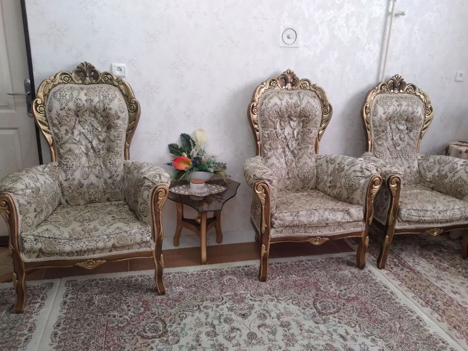 مبل ۹ نفره کاملا سالم جنس چوب راش خیلی محکم|مبلمان خانگی و میز عسلی|میانه, |دیوار