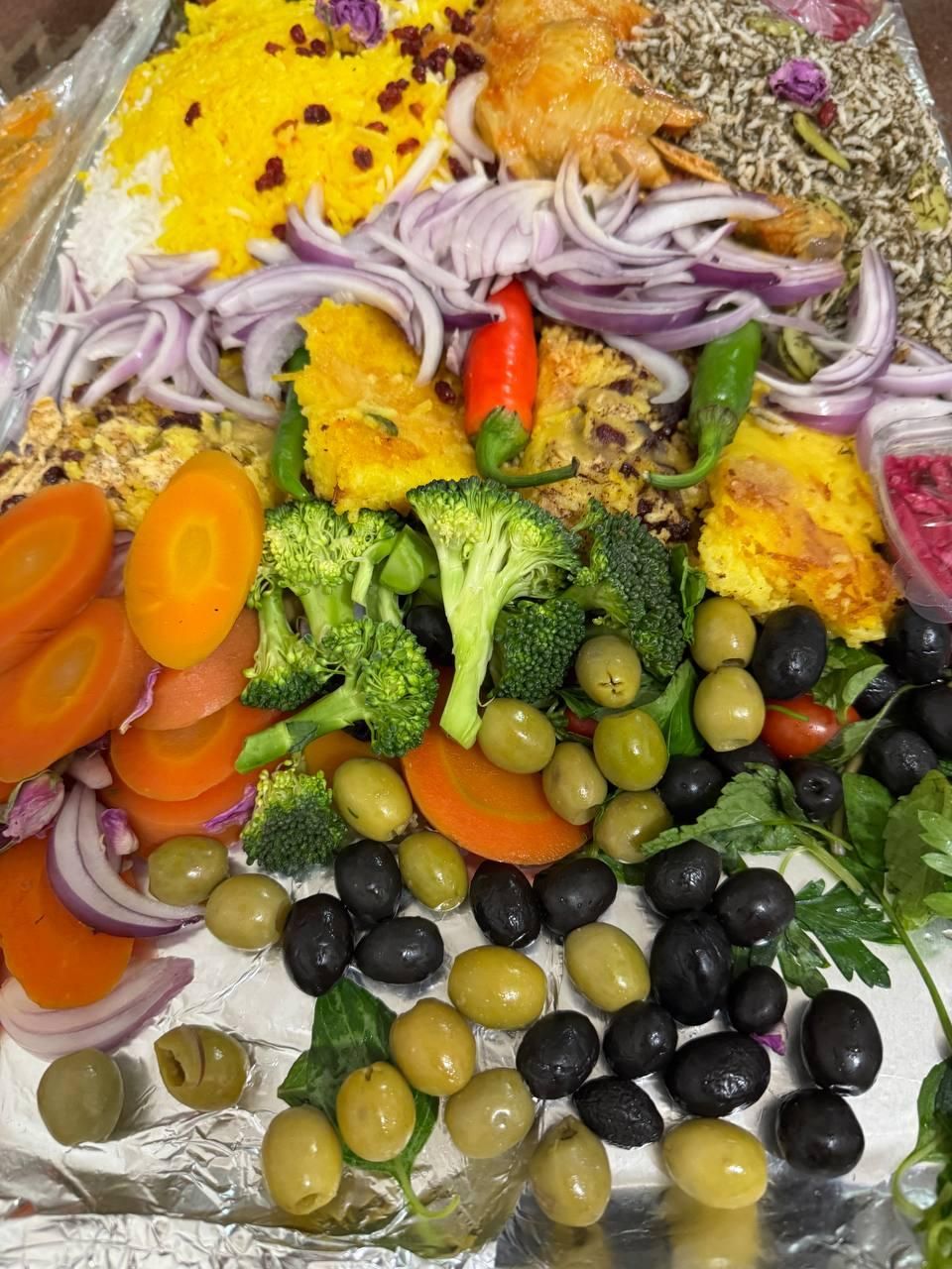 تهیه غذا تاج محل خدمات غذای ایرانی با کیفیت|خدمات پذیرایی، مراسم|قم, زاویه|دیوار