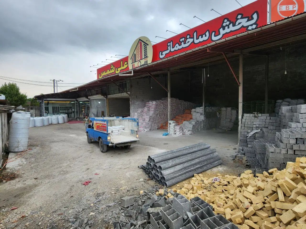 کارگر و رانندگی نیسان در مصالح ساختمانی|استخدام معماری، عمران و ساختمانی|لاهیجان, پردسر|دیوار