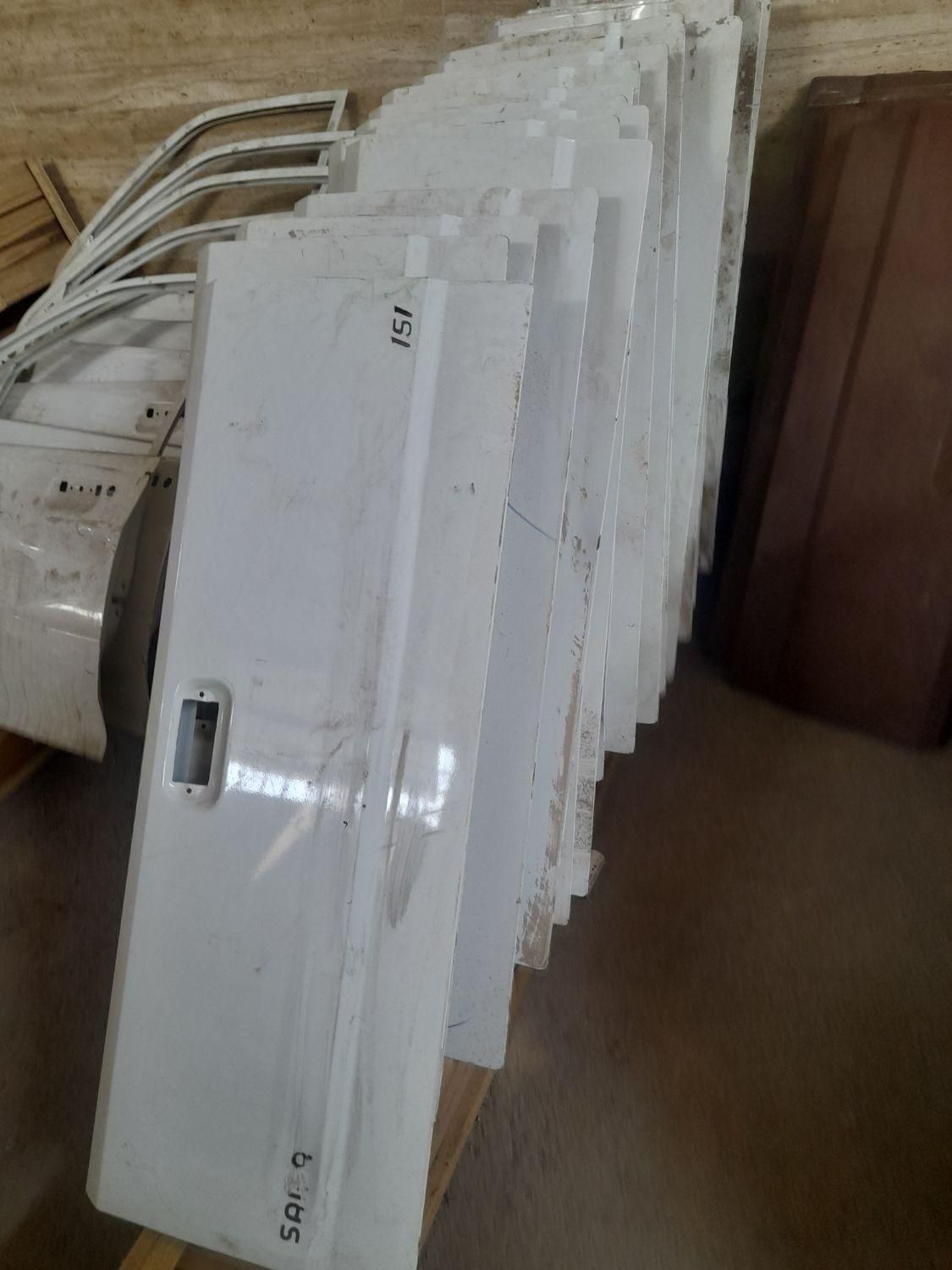 در عقب پراید وانتی آستر زده و رنگ شده|قطعات یدکی و لوازم جانبی|ساوه, |دیوار