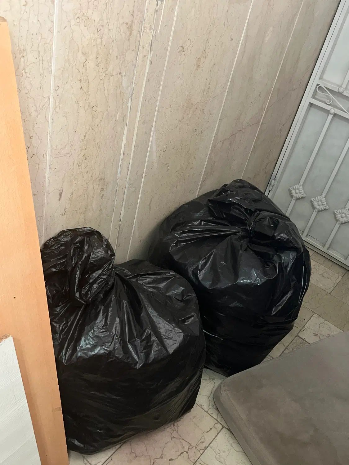 ده جفت کفش وکتونی وبالغ بر پنجاه دست لباس|لباس|گلستان (تهران), |دیوار