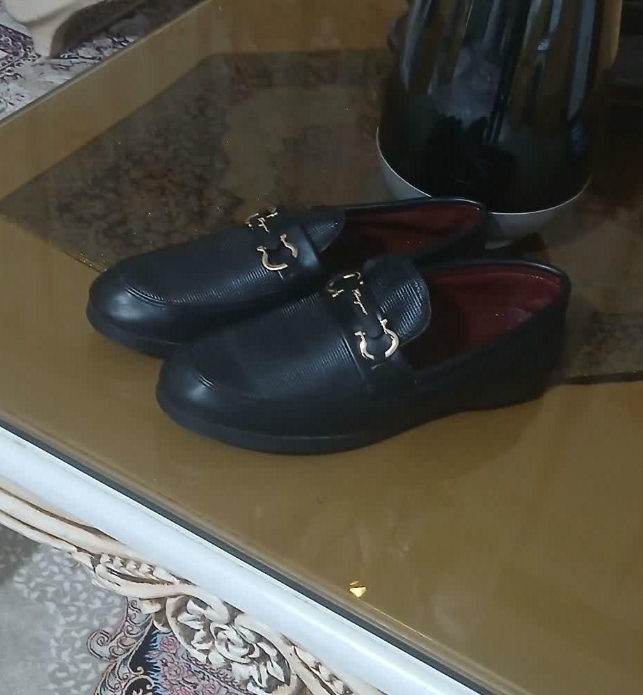 دو جفت کفش در حد نو سایز ۳۸ و ۳۹ بسیار تمیز|کیف، کفش، کمربند|تهران, جمال‌زاده|دیوار