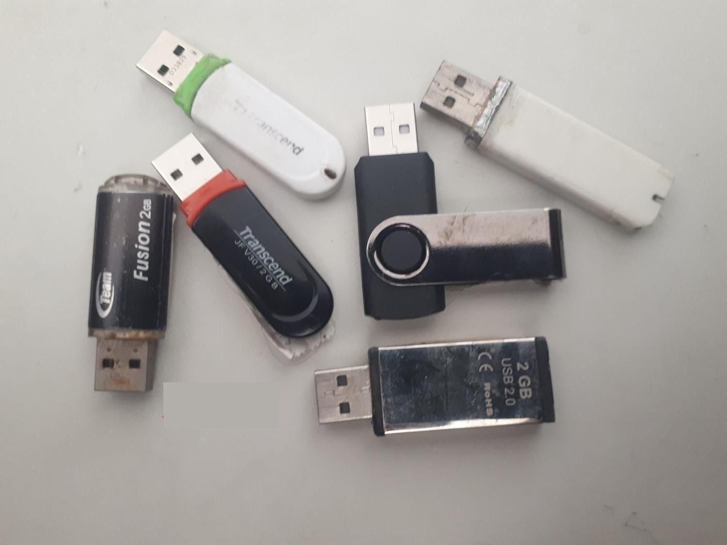 فلش 4 و 8 گیگ سالم|قطعات و لوازم جانبی رایانه|قم, باجک دو|دیوار