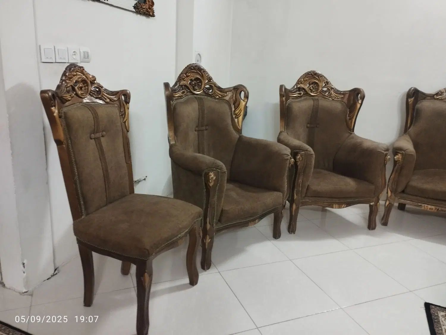 مبل نه نفره سالم تمیز چوب روس محکم با 3عدد میز|مبلمان خانگی و میز عسلی|مشهد, کشاورز|دیوار