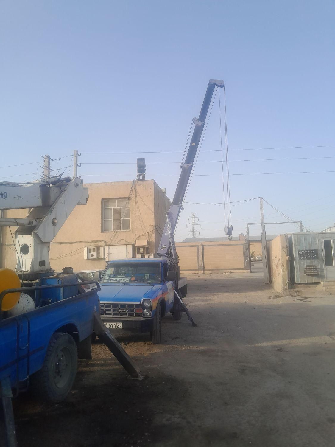 جرثقیل دکل نیسان چرخگیر خودرو بر امداد خودرو|خدمات حمل و نقل|تهران, میدان انقلاب|دیوار