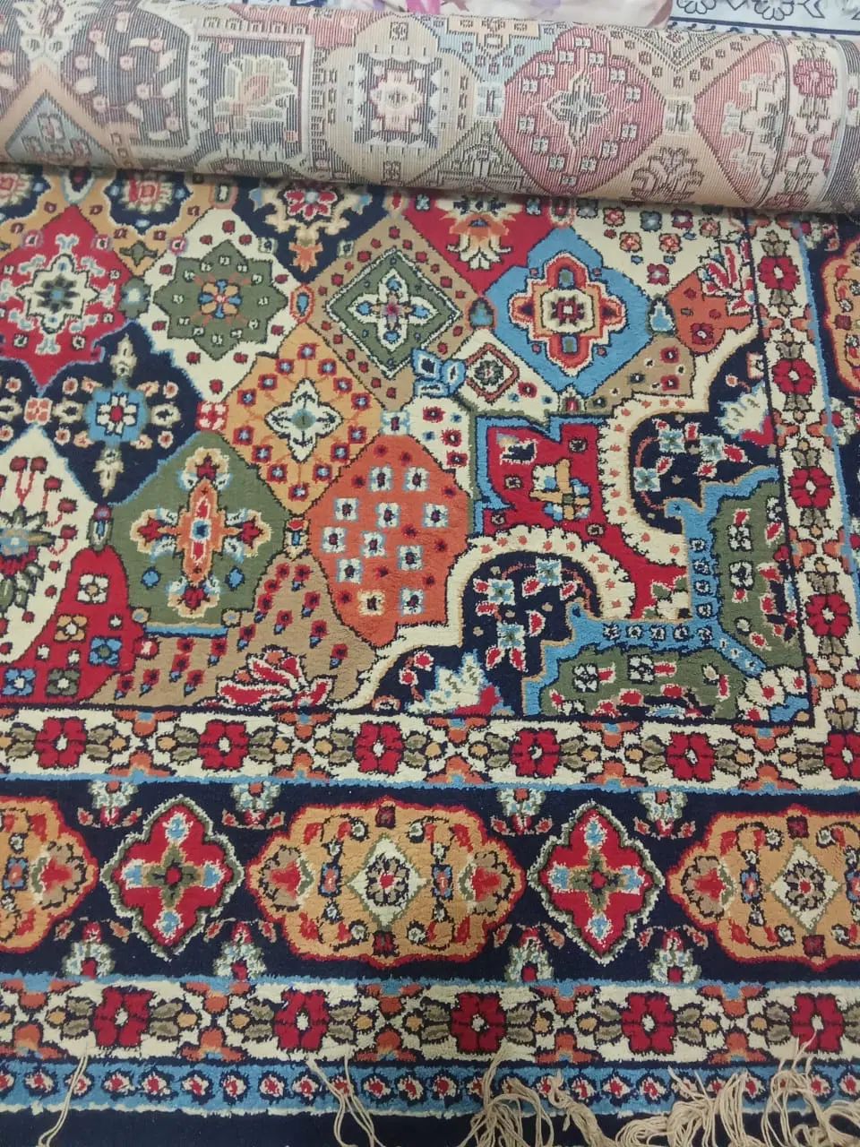 تلویزیون ۳۲ به همراه دی وی دی و دو تخته فرش|تلویزیون و پروژکتور|اندیشه, اندیشه فاز ۱|دیوار