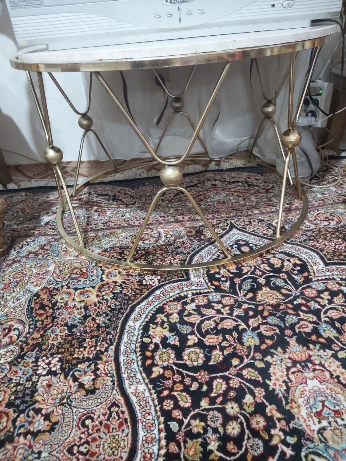 جلومبلی فلزی چهارعدد تمیزوسالم|مبلمان خانگی و میز عسلی|تبریز, |دیوار