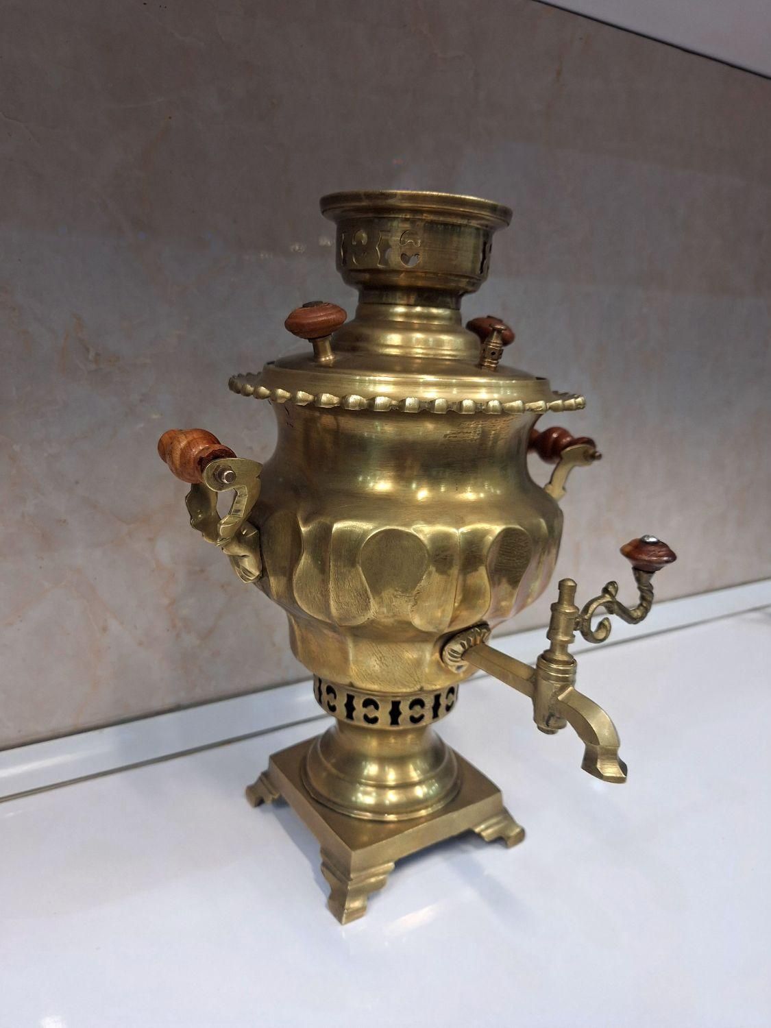 سماور زغالی برنجی قدیمی|کلکسیون اشیاء عتیقه|رشت, پاستوریزه|دیوار