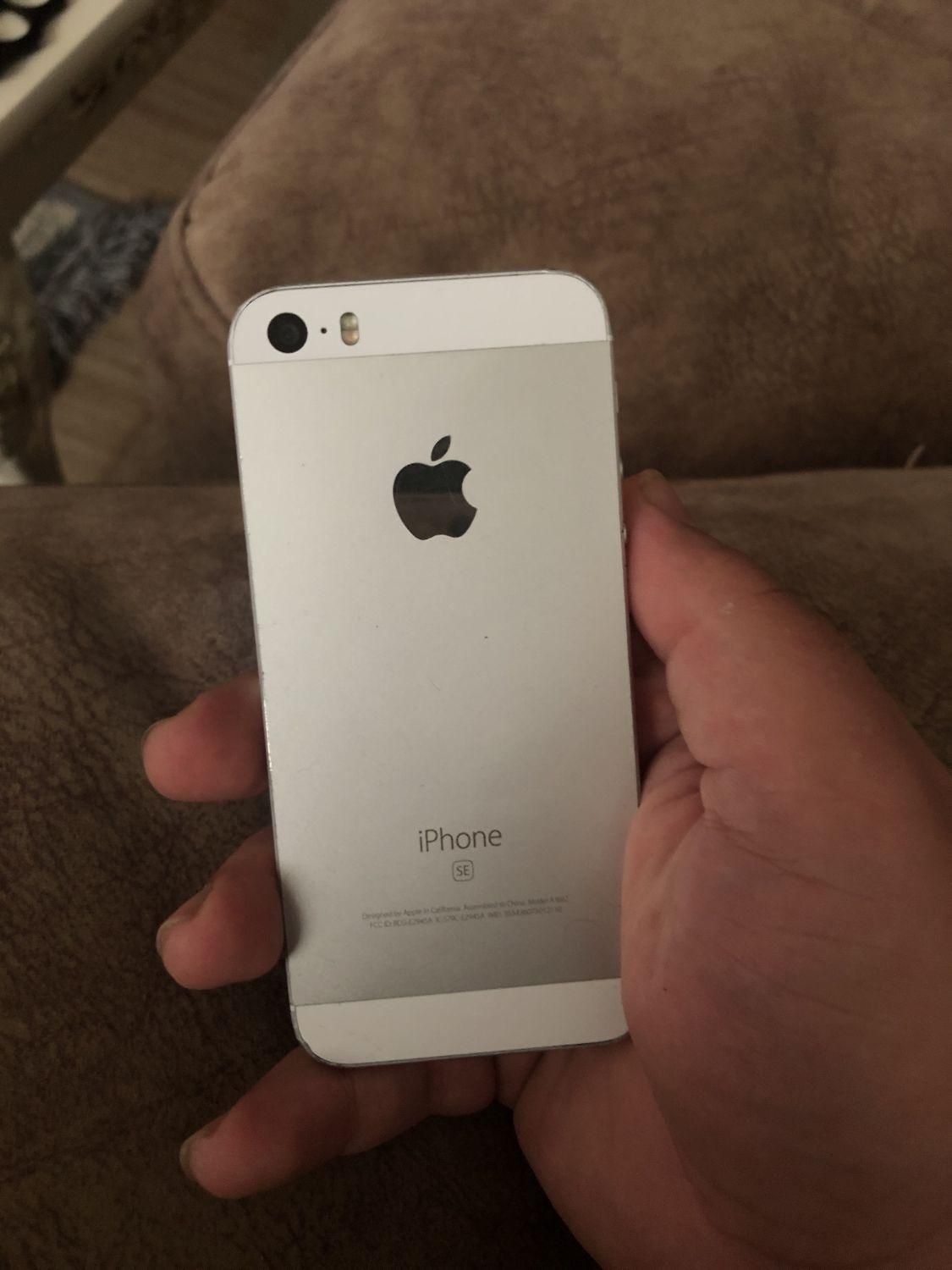 اپل iPhone SE با حافظهٔ ۶۴ گیگابایت|موبایل|رشت, گلسار|دیوار